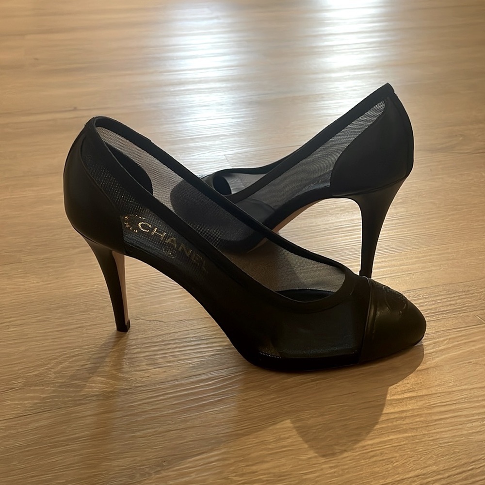 NIB Chanel heel black mesh and leathered cap toe 40c - Picture 1 of 7